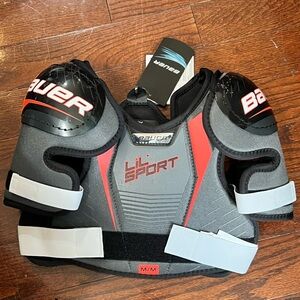 BNWT S18 Bauer youth shoulder pads